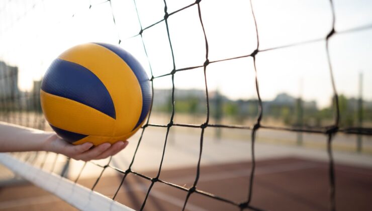 Voleybol Saha Ölçüleri ve Voleybolda Kullanılan Malzemeler