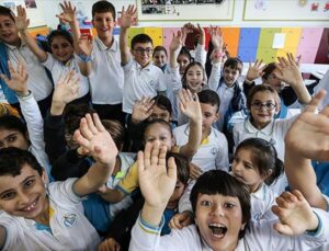 Öğrencilerde 9 Günlük Tatil  Sevinci